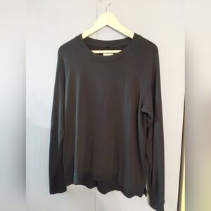 Lou & Grey Black Signaturesoft Sweatshirt